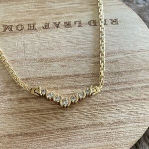 Gold necklace with diamond V